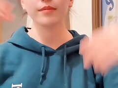 fOH04yO4 Japanese Beauty Tempts Cam Operator With Her Amazing Oral Skills